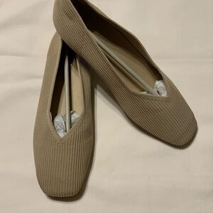 Women's Size 10 Square-Toe ballet flats NWT/not available in this color online